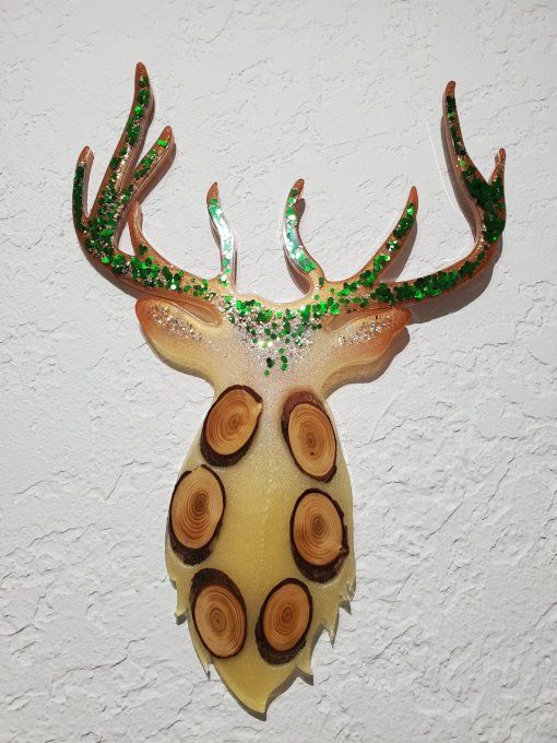 Accroche murale cerf avec incrustation bois 