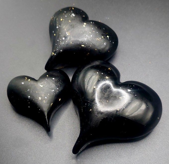 SAINT VALENTIN  - Trio de cœur noirs et feuilles d'or effet pierre