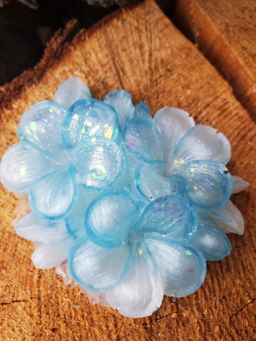 Fleurs de frangipanier blanches bleues et paillettes 